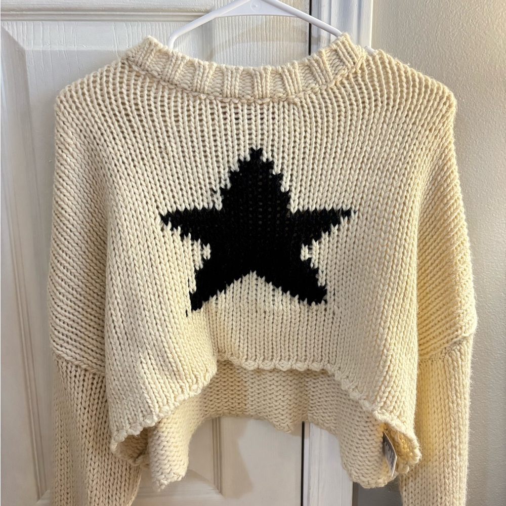 Edkited Creme and Black Star Swester